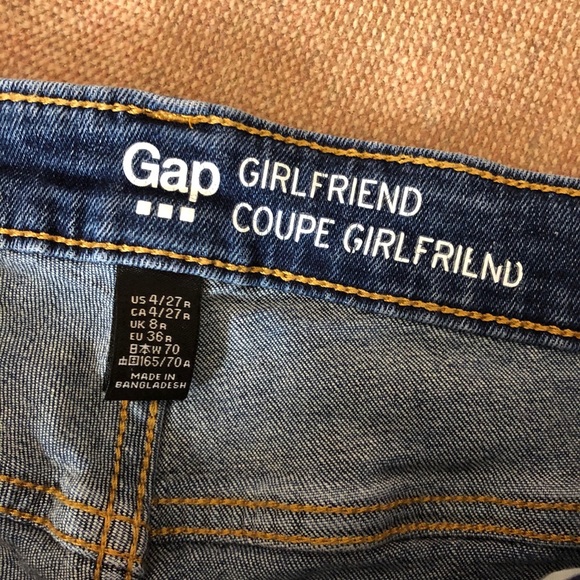 Gap Women’s Girlfriend Mid Rise Distressed Jeans - Picture 3 of 6